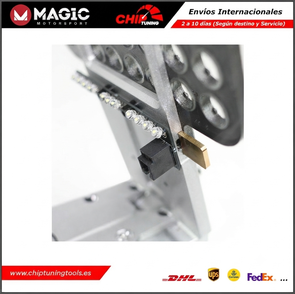 Estructura MAGBench V3 configurada en banco de trabajo para la reprogramación segura de una ECU automotriz.