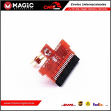 Adaptador posicionado sobre la placa de una ECU Siemens en el banco de trabajo MAGBench.