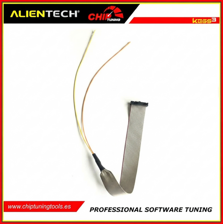 Cable 144300T114 conectado a una centralita Bosch EDC7 en banco de trabajo